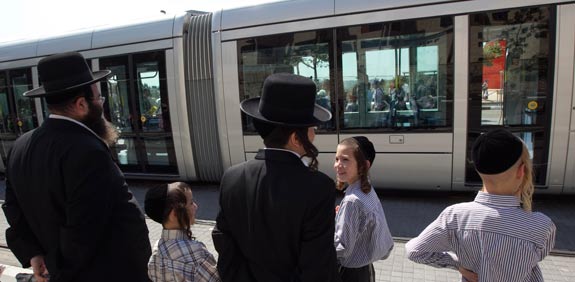 רכבת קלה   / צילום : רויטרס